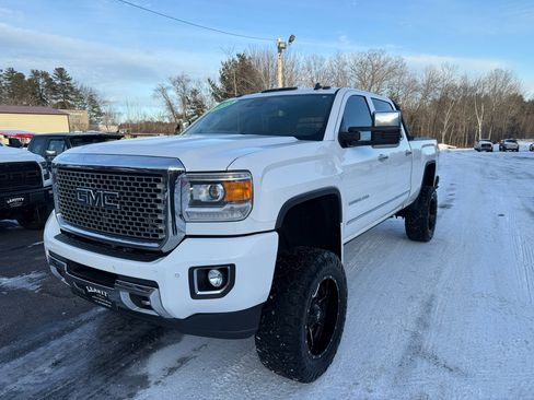 Used 2015 GMC Sierra 2500 Denali image 2