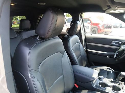 Certified 2018 Ford Explorer XLT w/ Equipment Group 202A AWD/4WD image 51