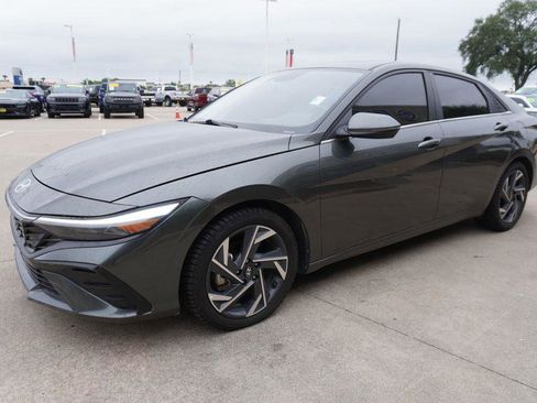 Used 2024 Hyundai Elantra Limited FWD image 2