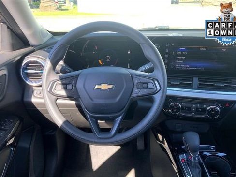 Used 2024 Chevrolet Trax LT FWD image 5