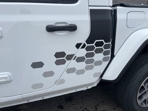 New 2026 Jeep Gladiator Sport AWD/4WD image 11