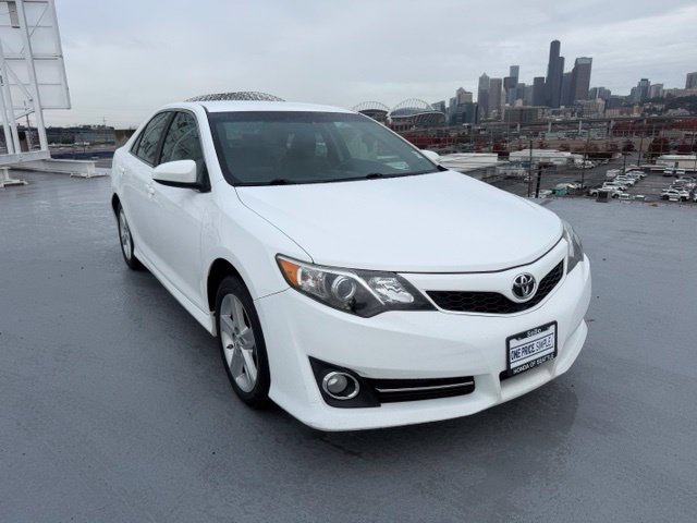 Used 2014 Toyota Camry SE FWD image 1