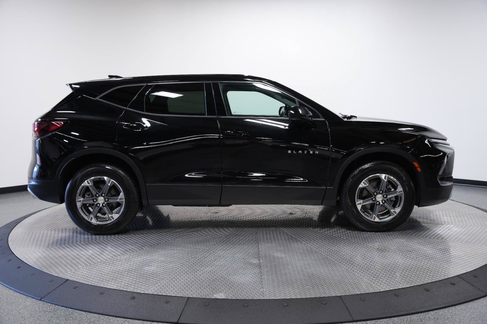 Used 2025 Chevrolet Blazer LT AWD/4WD image 9