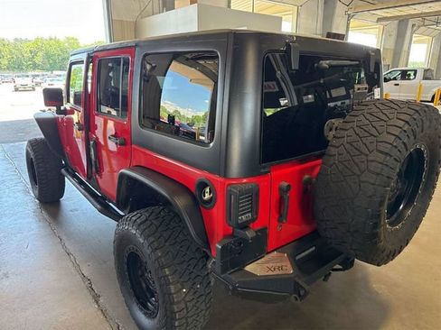 Used 2017 Jeep Wrangler Unlimited Rubicon w/ Connectivity Group AWD/4WD image 3