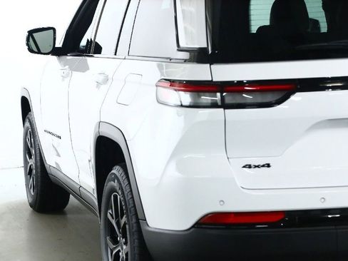 Used 2025 Jeep Grand Cherokee Altitude image 41