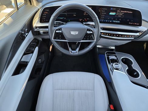 Used 2025 Cadillac Lyriq Luxury image 10