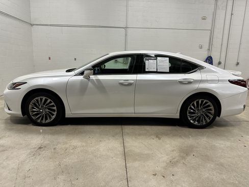Certified 2025 Lexus ES 300h w/ Technology Package FWD image 7