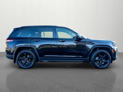 Used 2023 Jeep Grand Cherokee Limited w/ Luxury Tech Group II AWD/4WD image 8