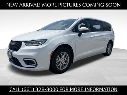 Used 2023 Chrysler Pacifica Touring-L