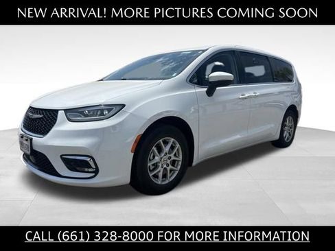 Used 2023 Chrysler Pacifica Touring-L FWD image 1