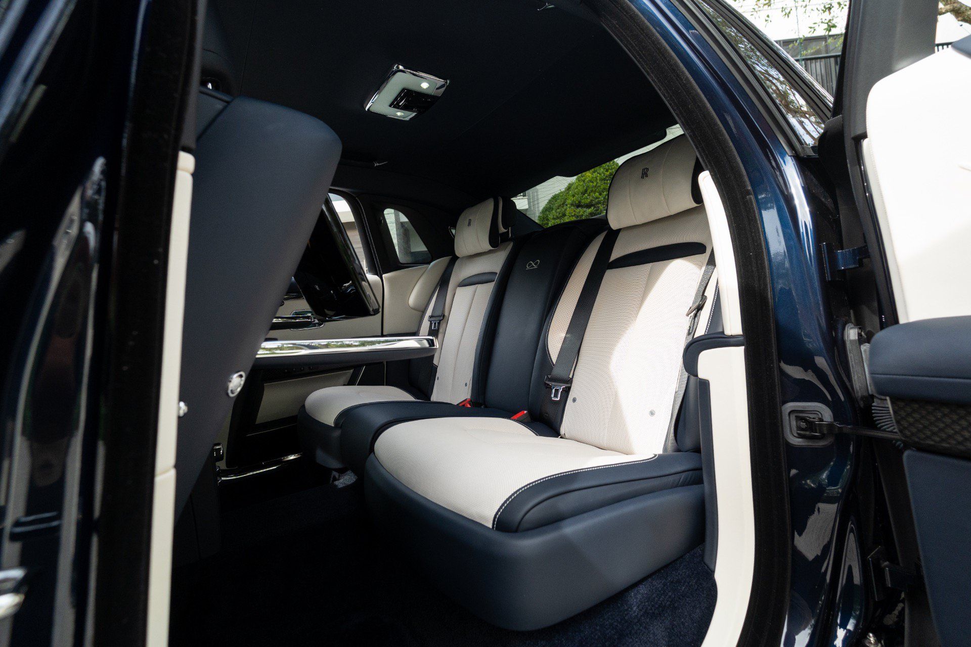 Used 2023 Rolls-Royce Ghost Black Badge w/ Black Badge Ghost Package AWD/4WD image 7