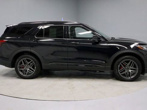 Used 2025 Ford Explorer ST-Line w/ ST-Line Street Pack image 12