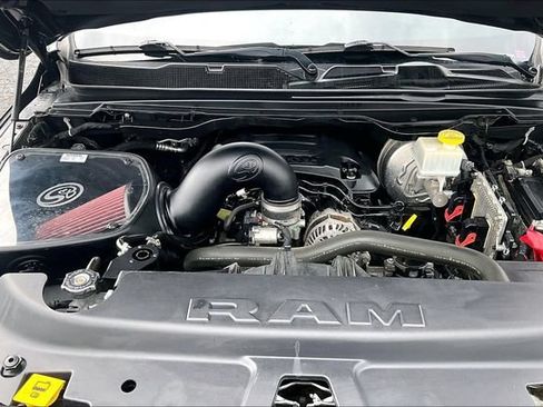 Used 2019 RAM 1500 Laramie AWD/4WD image 9