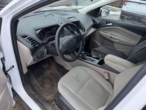 Used 2017 Ford Escape SE w/ Equipment Group 201A image 8