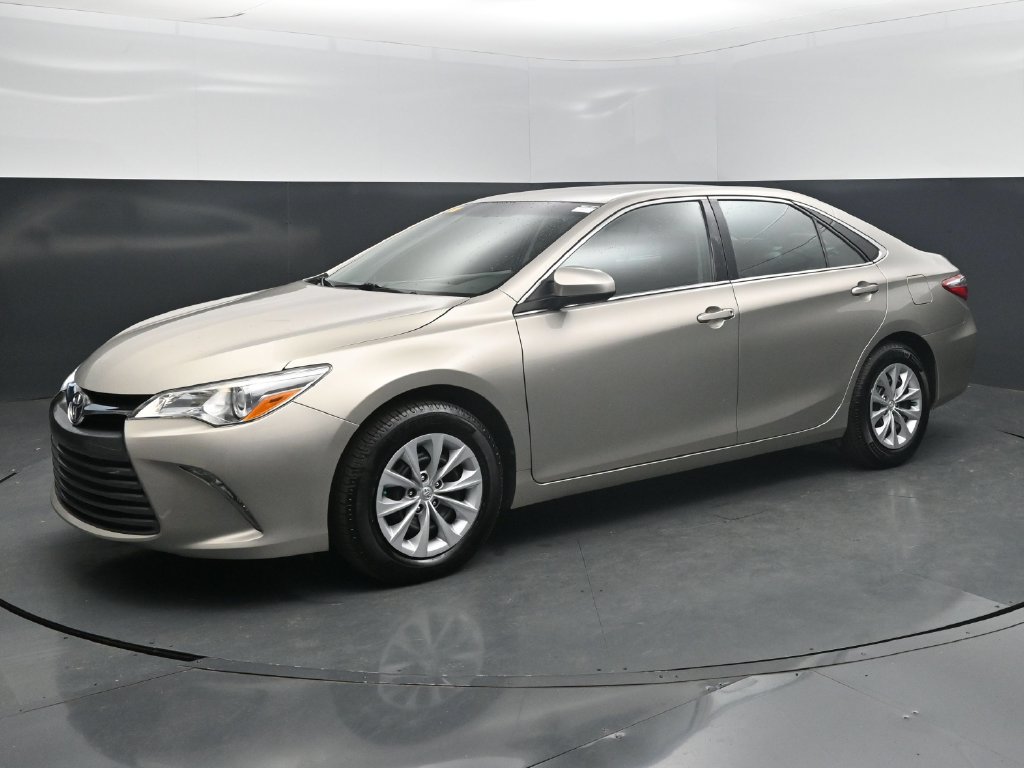 Used 2015 Toyota Camry LE FWD image 1