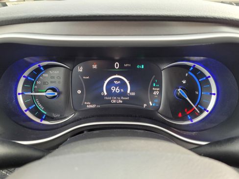 Used 2023 Chrysler Pacifica Touring-L image 23