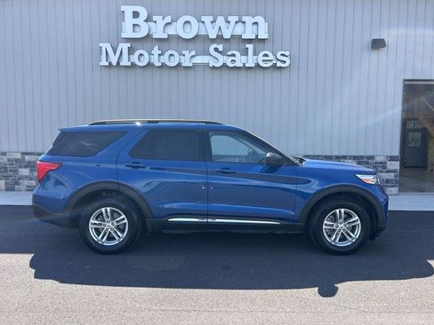 Used 2021 Ford Explorer XLT w/ Equipment Group 202A AWD/4WD image 2