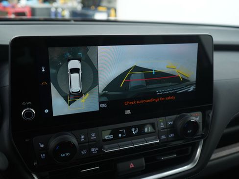 Used 2025 Toyota Grand Highlander AWD Hybrid image 23