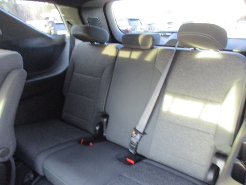 Certified 2025 Chevrolet Traverse LT image 13