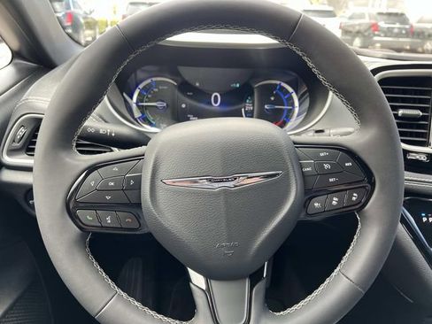 Used 2022 Chrysler Pacifica Touring-L w/ S Appearance Package FWD image 19