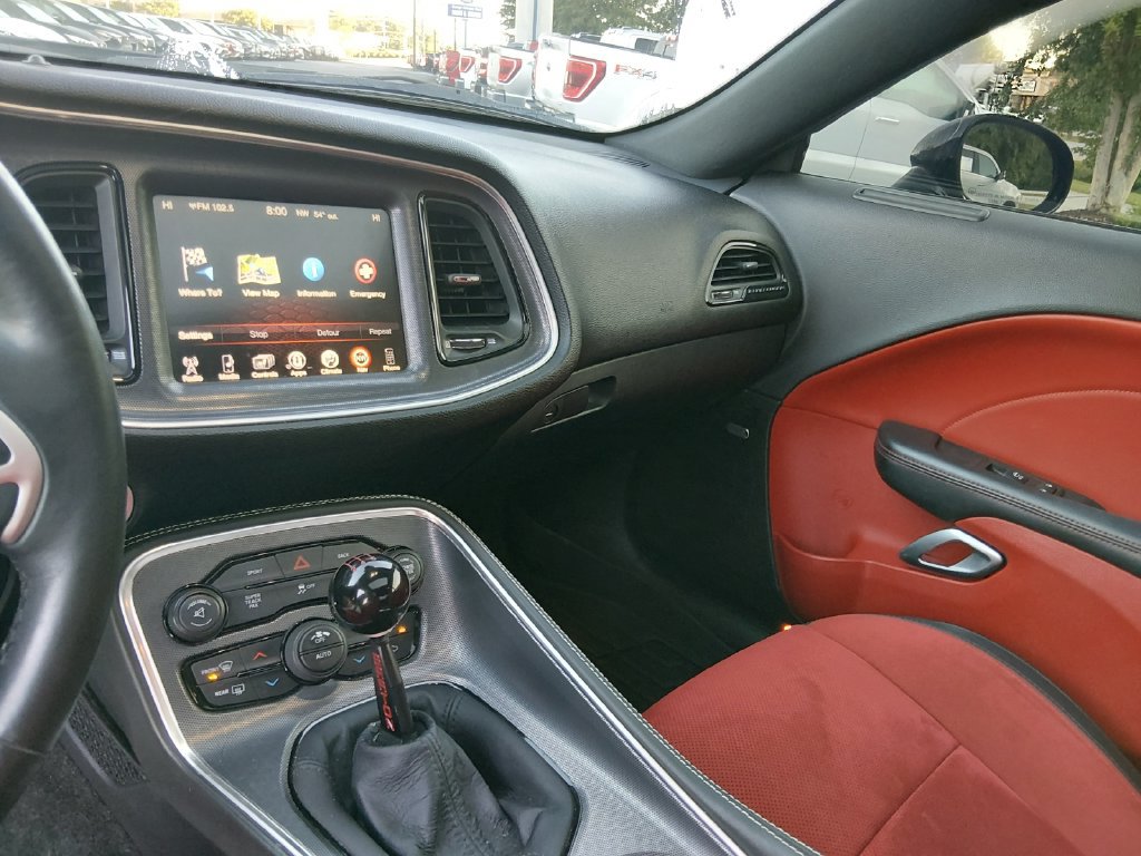 Used 2016 Dodge Challenger R/T Scat Pack w/ Leather Interior Group RWD image 12