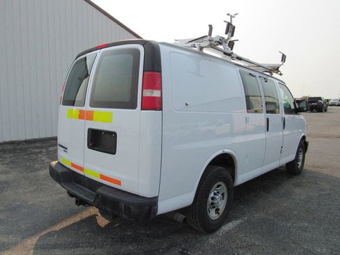 Used 2015 Chevrolet Express 2500 RWD image 3