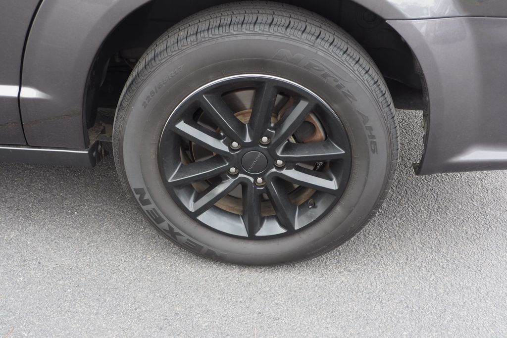 Used 2020 Dodge Grand Caravan SE FWD image 9