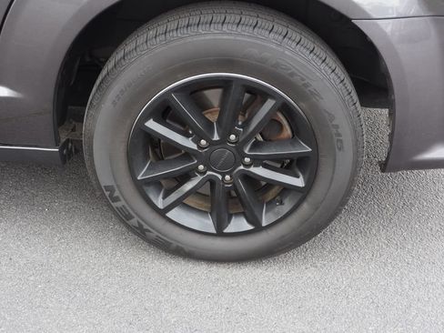 Used 2020 Dodge Grand Caravan SE FWD image 9