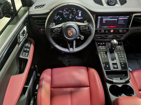 New 2026 Porsche Macan image 6