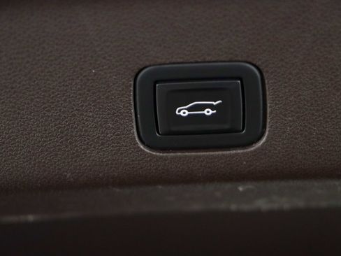 Used 2021 GMC Yukon XL SLT w/ SLT Luxury Plus Package image 36