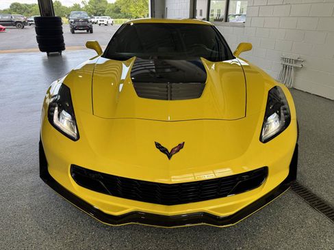 Used 2016 Chevrolet Corvette Z06 w/ 3LZ Preferred Equipment Group RWD image 3