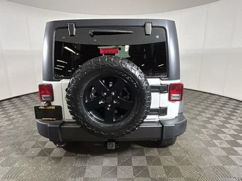 Used 2017 Jeep Wrangler Unlimited Sport AWD/4WD image 3
