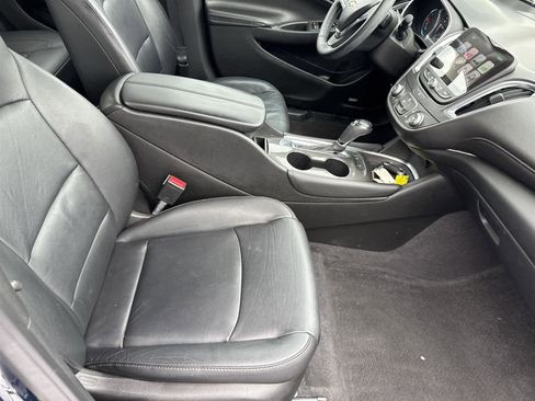 Used 2017 Chevrolet Malibu LT w/ Leather Package image 18