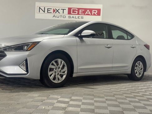 Used 2019 Hyundai Elantra SE w/ Cargo Package FWD image 2