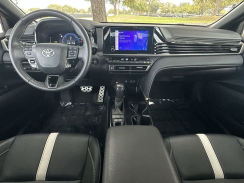 Used 2025 Toyota Camry SE image 24