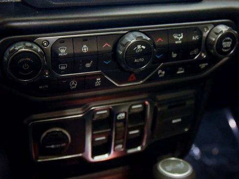 Used 2022 Jeep Wrangler Unlimited Sport image 17