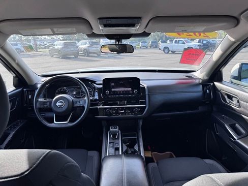 Certified 2024 Nissan Pathfinder SV image 26