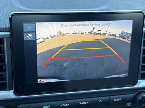 Used 2025 Hyundai Venue SEL FWD image 19