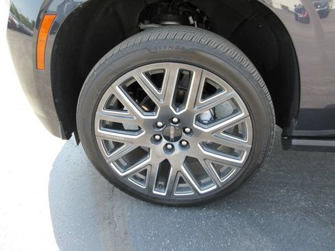 Certified 2025 GMC Yukon Denali Ultimate w/ LPO, Floor Liner Package AWD/4WD image 15