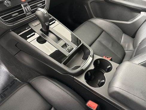 Certified 2025 Porsche Macan image 32