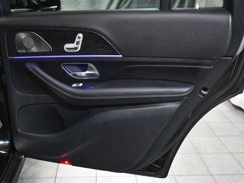 Used 2025 Mercedes-Benz GLS 450 4MATIC image 14