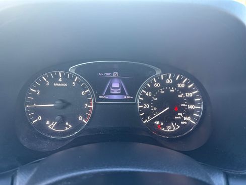 Used 2017 Nissan Pathfinder SV image 16