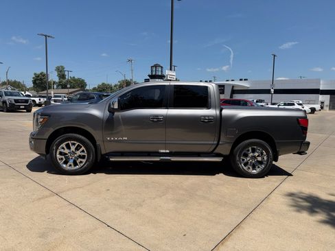 Used 2021 Nissan Titan SL w/ Moonroof Package AWD/4WD image 7