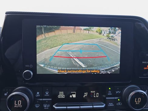 Used 2023 Toyota Highlander XSE FWD image 23