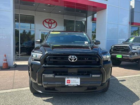 Certified 2025 Toyota 4Runner SR5 AWD/4WD image 7
