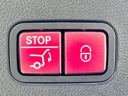 Certified 2021 Mercedes-Benz GLC 300 4MATIC image 36