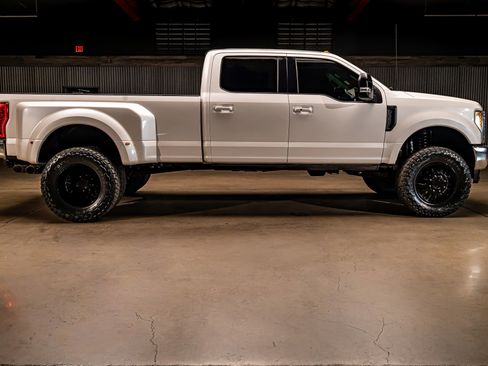 Used 2017 Ford F350 Lariat w/ Lariat Ultimate Package AWD/4WD image 11