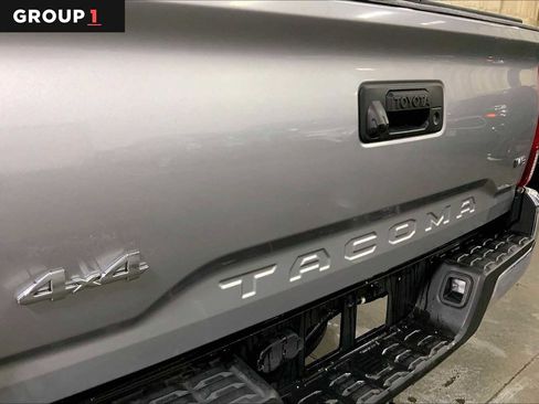 Certified 2021 Toyota Tacoma SR5 AWD/4WD image 31