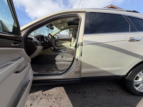 Used 2011 Cadillac SRX Luxury image 28