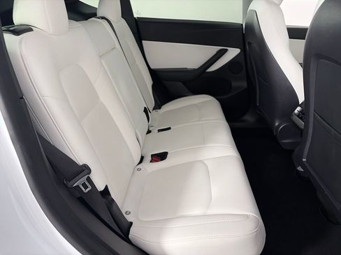 Used 2021 Tesla Model Y Long Range image 26